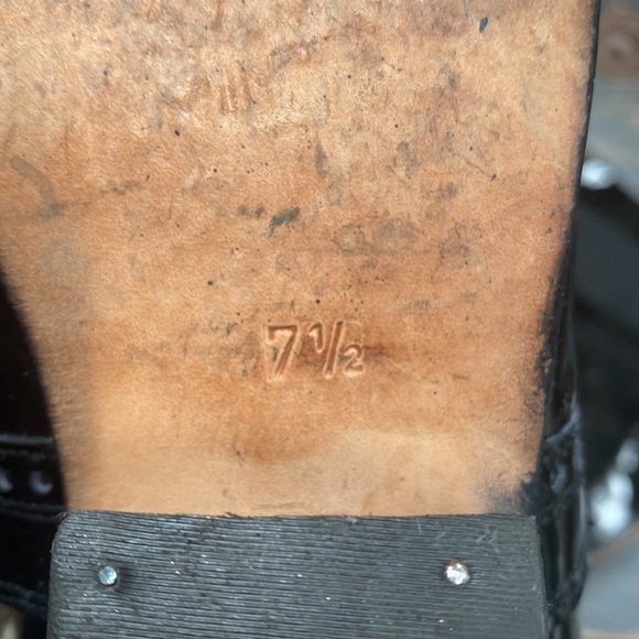 Versace Patent Leather Ankle Boots with Western Flair - A Wardrobe Must-Have! - Picture 13 of 17